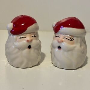 Santa Claus Salt and Pepper Shakers. Eyes closed.